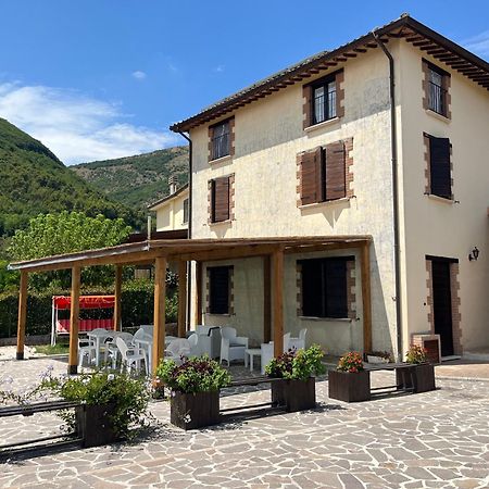 Casa Vacanze Vecchio Frantoio Residenza Moraiolo 斯波莱托 外观 照片